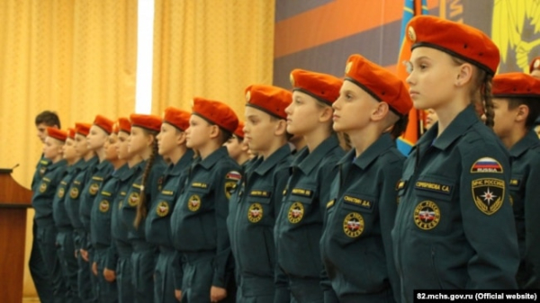 Посвята учнів п'ятого класу Сімферопольської академічної гімназії у російські кадети, жовтень 2017 року